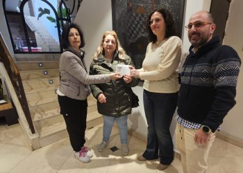 Las aguederas peñarandinas donan a la asociación Aerscyl los 325 euros recaudados en la chocolatada solidaria del día 7