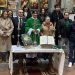 Los nuevos hermanos de la cofradía de Nuestra Señora de la Esperanza juran las reglas en la iglesia parroquial de Peñaranda