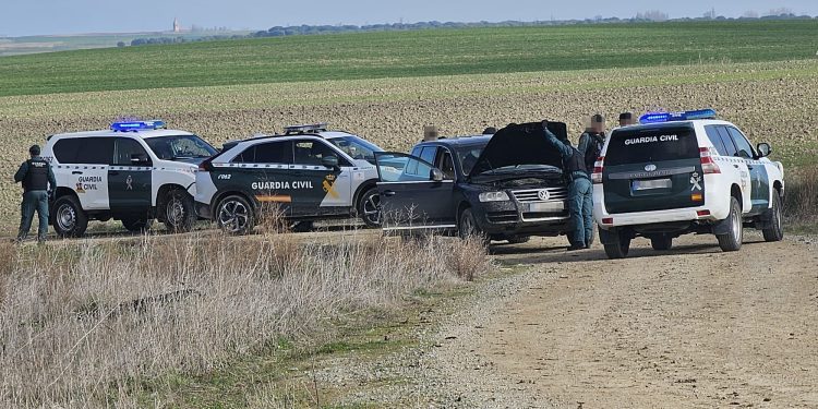 Espectacular intervención de Guardia Civil y Policía Local en Peñaranda interceptando a un vehículo con presuntos furtivos