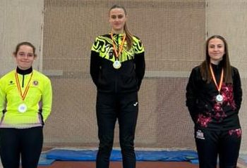 Leire Hernández, del club de atletismo Ciudad de Peñaranda, nueva subcampeona autonómica cadete en lanzamiento de disco