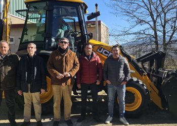 La Mancomunidad de municipios Margañán recibe la nueva retroexcavadora subvencionada por la Junta de Castilla y León