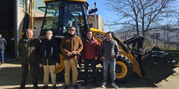 La Mancomunidad de municipios Margañán recibe la nueva retroexcavadora subvencionada por la Junta de Castilla y León