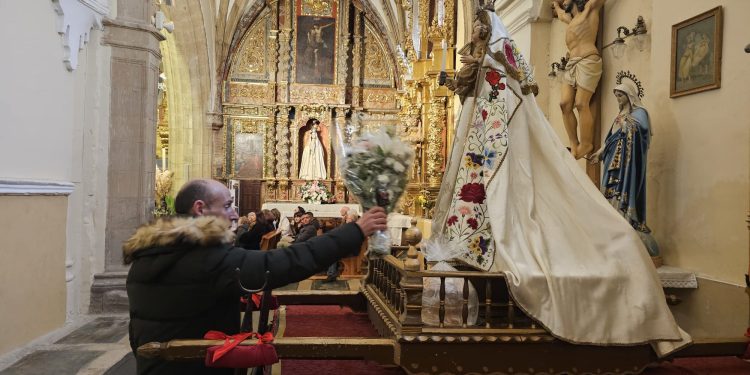 Día grande de las Candelas pasado por agua en Palaciosrubios que ha impedido sacar la procesión con la imagen de la Virgen