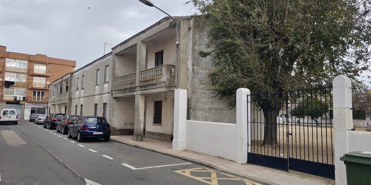 Aprobada en las Cortes la proposición del PSOE para que el ‘Unamuno’ de Peñaranda cuente con un espacio cubierto