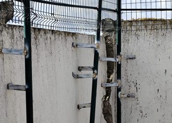 Peñaranda en Común tacha de “deplorable” la situación de la valla perimetral del polideportivo municipal al aire libre Lorena Martín