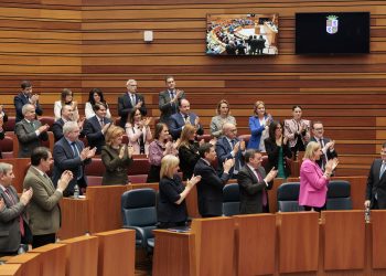 Fernández Mañueco anuncia la gratuidad de todo el transporte que gestiona la Junta con viajes ilimitados en Castilla y León