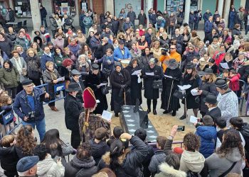 Peñaranda recibe a doña Cuaresma entre letanías y llantos en el tradicional entierro de la sardina con las plazas como escenario
