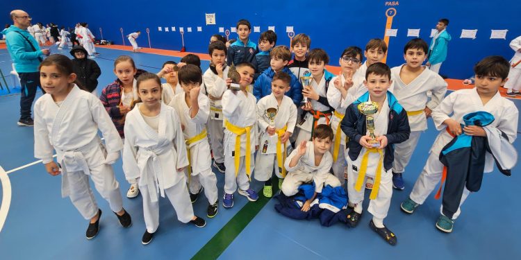 Peñaranda recibe a 150 jóvenes promesas del karate en su III Open y consolida el gran tirón de este deporte en la localidad