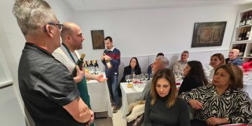 «Caminando por los sentidos del paladar»: la cata maridaje del club de senderismo Camino el Cristo y Los Álamos Gastrolab
