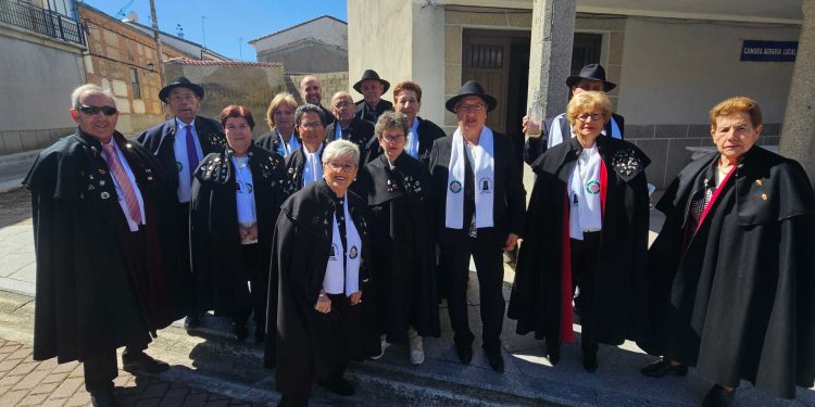 Santiago de la Puebla se convierte un año más en la capital de la capa española con un encuentro que cumple dos décadas de vida