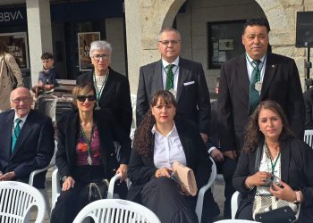 El Vice Hermano Mayor y la diputada de Caridad de la cofradía de la Virgen de la Esperanza de Peñaranda presentan su dimisión