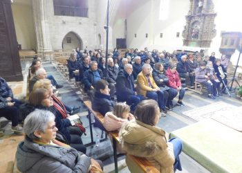 La obra teatral «Buscando a Nebrija» suma un nuevo éxito en la iglesia de San Pedro Apóstol, de El Pedroso de la Armuña