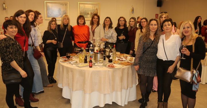 Dulca reúne a sus 230 trabajadores en un ágape de confraternidad donde no han faltado brindis, sorpresas y un divertido fotomatón