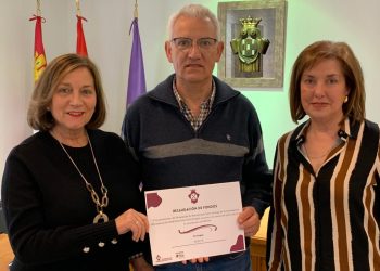 El Ayuntamiento de Peñaranda entrega a Acopedis 1.010 euros recaudados en la chocolatada solidaria del lunes de Carnaval