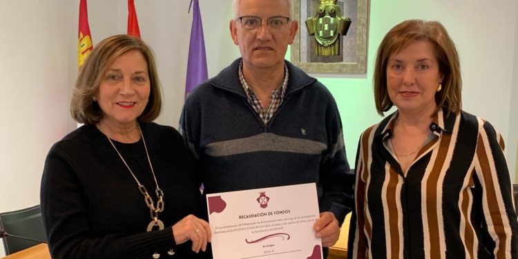 El Ayuntamiento de Peñaranda entrega a Acopedis 1.010 euros recaudados en la chocolatada solidaria del lunes de Carnaval