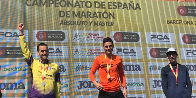 El club Atletismo Macotera Jamón Prim logra la quinta posición por equipos en la Maratón de Barcelona y Juan Bueno es «plata»