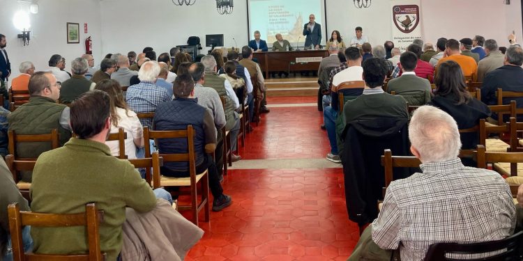 Divulgadores, cazadores y profesionales del sector analizan la situación de la caza y su impacto en el mundo rural