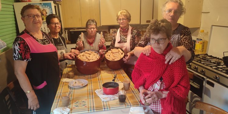Santiago de la Puebla tiene ya preparados 1.200 cuquillos para repartir en la tradicional fiesta de la capa que se hará el día 29