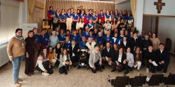 Los alumnos «históricos» de La Encarnación viven en Peñaranda una nueva vuelta al cole cargada de emociones y reencuentros