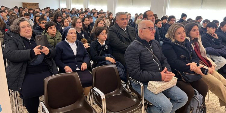 El carisma vicenciano, eje del encuentro en Peñaranda entre el colegio La Encarnación y el San Vicente de Paúl de Lisboa
