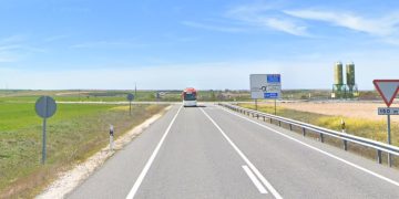 Encuentran a un ciclista peñarandino tirado en la Nacional 501 en el término de Narros del Castillo (Ávila) tras sufrir una caída
