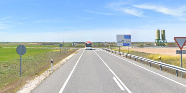 Encuentran a un ciclista peñarandino tirado en la Nacional 501 en el término de Narros del Castillo (Ávila) tras sufrir una caída