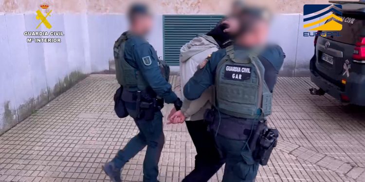 La Guardia Civil detiene a tres personas por su vinculación con el terrorismo yihadista, una de ellas en Salamanca
