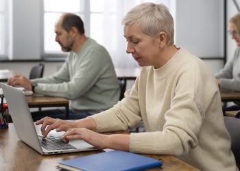 «Da con la tecla» en Peñaranda: nuevo curso de capacitación digital para aprender a usar la banca online o comprar en internet