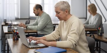 «Da con la tecla» en Peñaranda: nuevo curso de capacitación digital para aprender a usar la banca online o comprar en internet