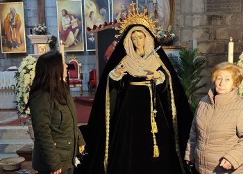 Nuestra Señora de la Soledad recibe en Peñaranda la devoción de los fieles en el besamanos que antecede a su fiesta anual