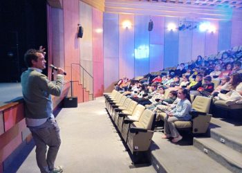 Germán Delibes protagoniza en Peñaranda un ameno encuentro en torno a su abuelo con alumnos del colegio Miguel de Unamuno