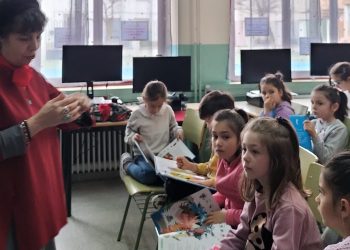 La ilustradora y escritora Violeta Monreal comparte una jornada con los alumnos del CEIP Miguel de Unamuno en Peñaranda