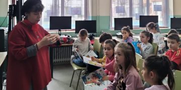 La ilustradora y escritora Violeta Monreal comparte una jornada con los alumnos del CEIP Miguel de Unamuno en Peñaranda