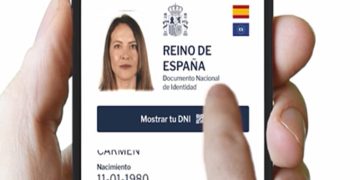 El DNI estrena versión digital y ofrece al ciudadano la posibilidad de disponer en su teléfono móvil del documento en el nuevo formato
