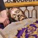 Peñaranda perpetúa su devoción al Santo Cristo de la Cama en el tradicional cambio de ropas de la talla para la Semana Santa