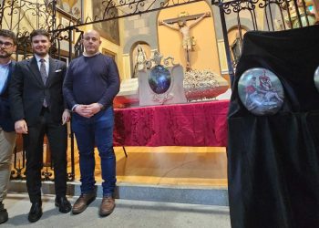 El Humilladero muestra en Peñaranda los avances en el paso del Cristo con la talla del canasto y las cartelas que lo ornamentarán