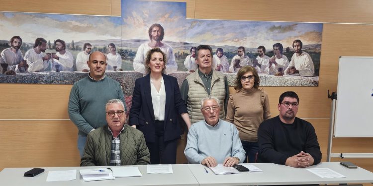 Las ocho cofradías de Peñaranda votan por unanimidad a la nueva junta rectora de la Hermandad en una jornada histórica