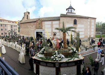 Peñaranda vive ya su Semana Santa con la esperada procesión de La Borriquilla acompañada por 60 niños y niñas con palmas