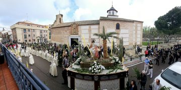 Peñaranda vive ya su Semana Santa con la esperada procesión de La Borriquilla acompañada por 60 niños y niñas con palmas