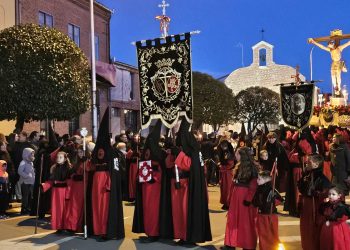 Humilladero y Lágrimas protagonizan el traslado penitencial del Martes Santo en Peñaranda con la esperada tregua del tiempo