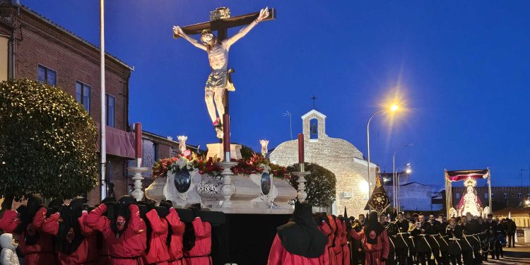 Humilladero y Lágrimas protagonizan el traslado penitencial del Martes Santo en Peñaranda con la esperada tregua del tiempo
