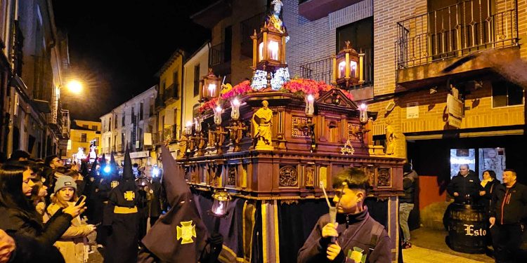 Medinaceli, Nazareno y Misericordia desfilan en la procesión de la Penitencia en Peñaranda con los sones de «La Estrella»