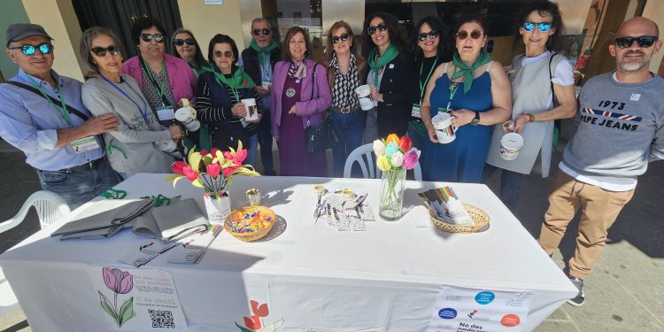 La asociación Parkinson Salamanca pone cara a la enfermedad en una cuestación popular celebrada esta mañana en Peñaranda