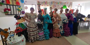 El Campo de Peñaranda reúne a más de 200 personas en su Feria de Abril con música en directo, bailes y un gran ambiente