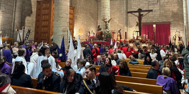 Peñaranda se queda sin Santo Entierro tras dar una hora de tregua: las condiciones meteorológicas obligan a tomar la dura decisión