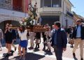 Santiago de la Puebla rinde honores a San Jorge con la misa y la procesión por las calles a los sones de los dulzaineros Adobe