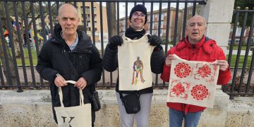 Acomunidad lleva a cabo un taller de personalización de bolsas y convoca una segunda edición para el próximo 9 de abril