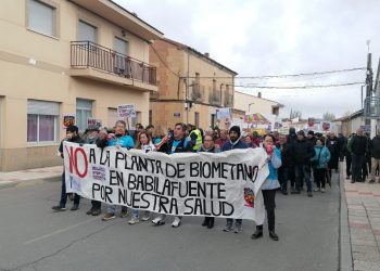 300 personas participan en la concentración celebrada hoy en Babilafuente contra la instalación de una planta de biometano