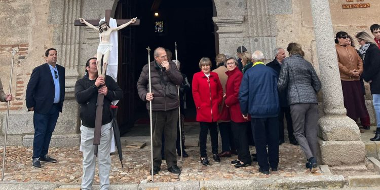 Cantaracillo vive su Semana Santa con la procesión del Jueves Santo acompañando al Nazareno y a la Virgen de la Soledad