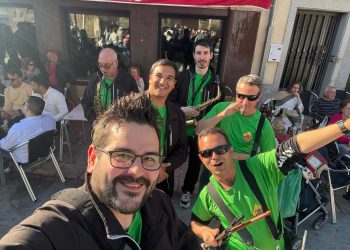 Dale Kaña 2.0 protagoniza en Alaraz una intensa tarde noche de charangueo dentro del programa festivo del Lunes de Aguas